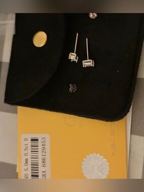 Silver Baguette Moissanite Stud Earrings - Minimal Sparkle